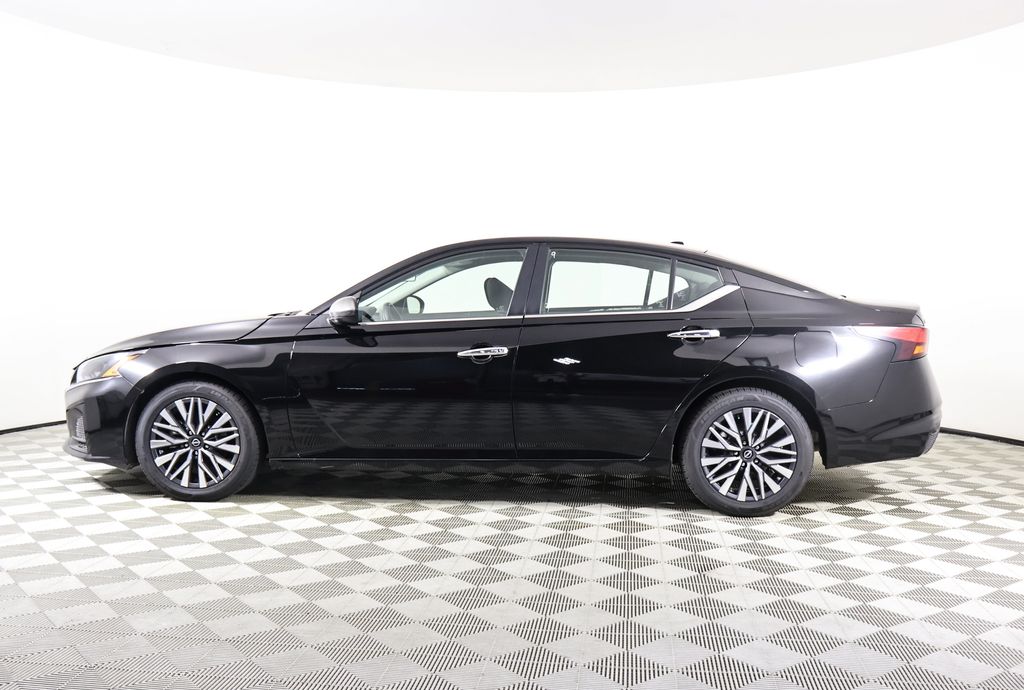 2023 Nissan Altima 2.5 SV photo 3