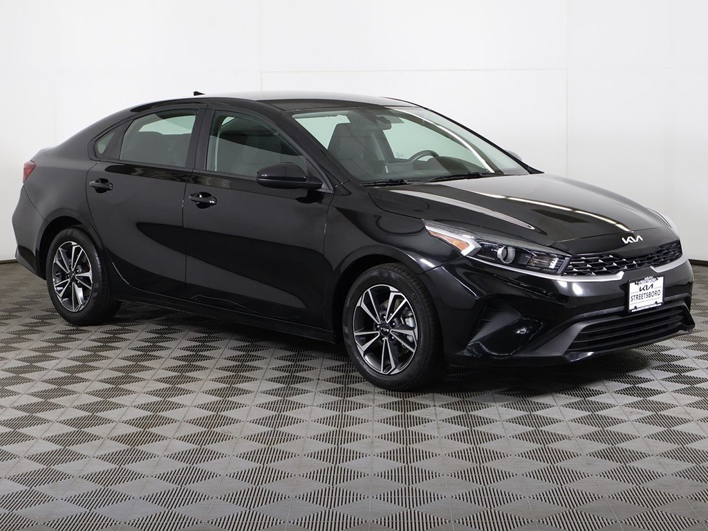 2024 Kia Forte LXS photo 2