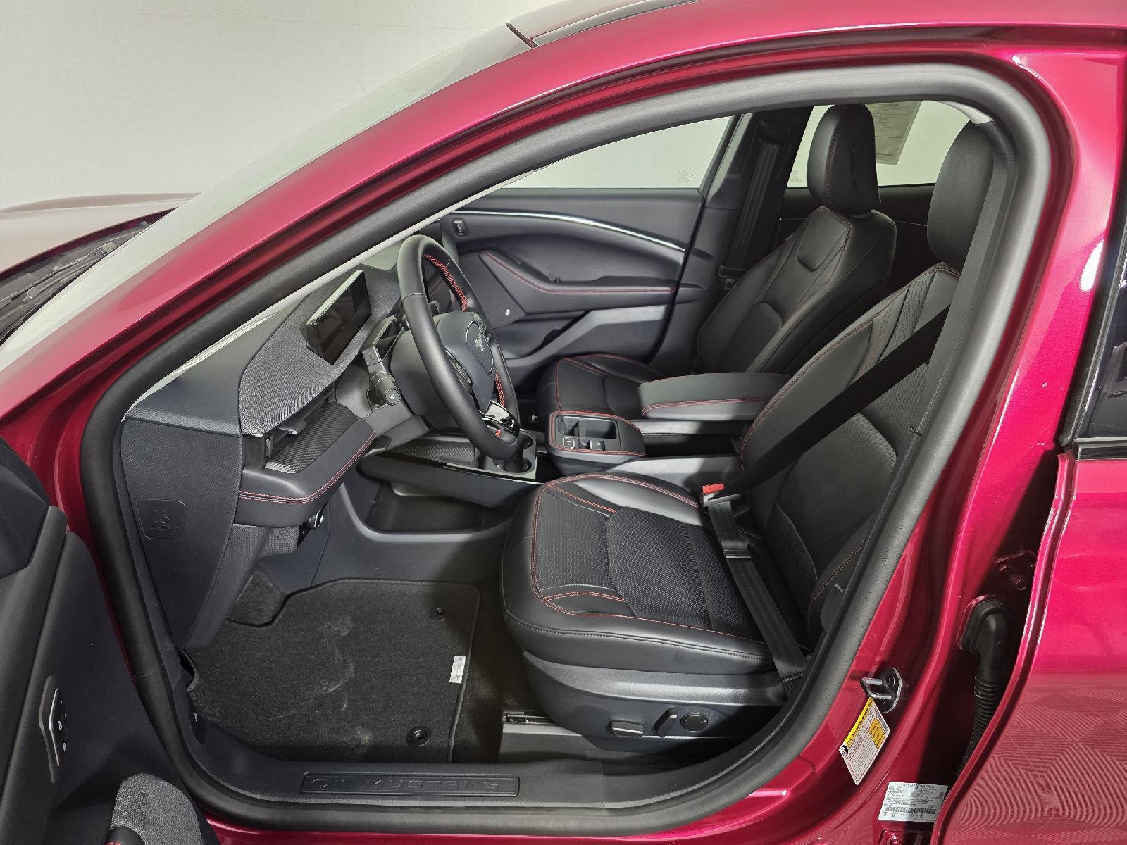2025 Ford Mustang Mach-E Premium photo 12