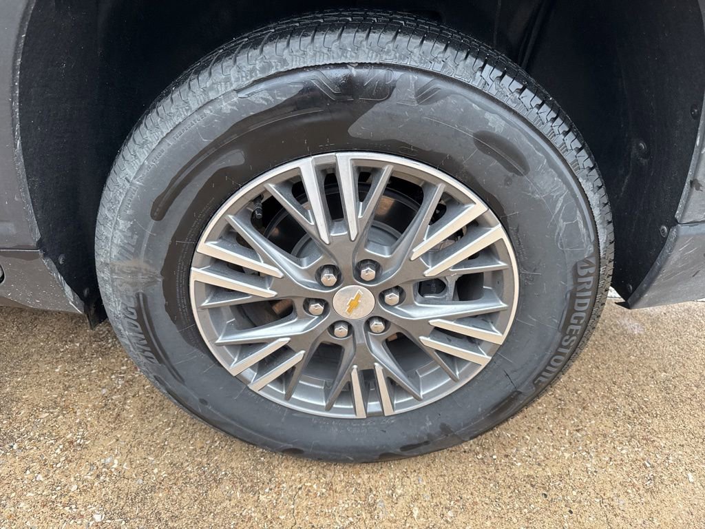 2025 Chevrolet Traverse photo 4