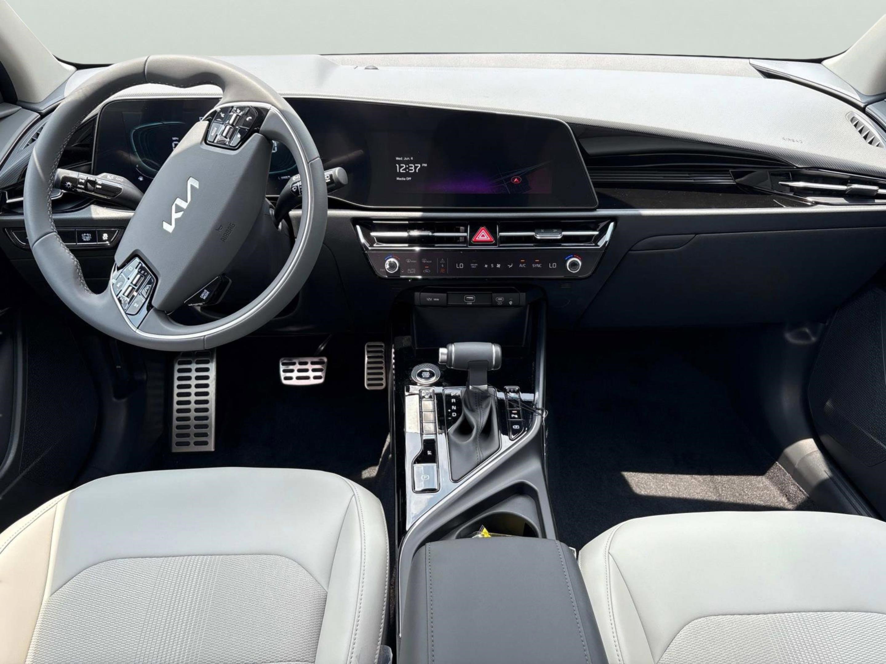 2025 Kia Niro EX Touring photo 15