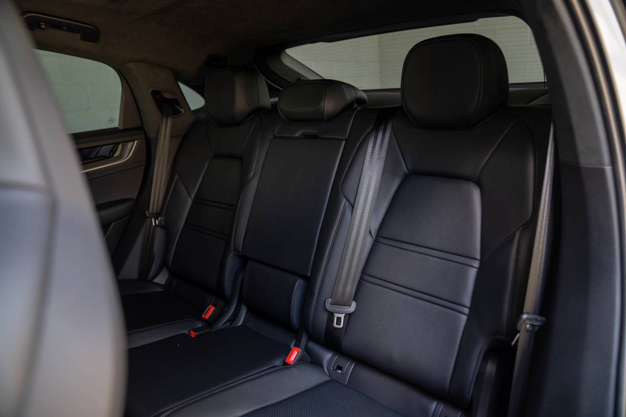 2025 Porsche Cayenne Turbo E-Hybrid Coupe photo 30