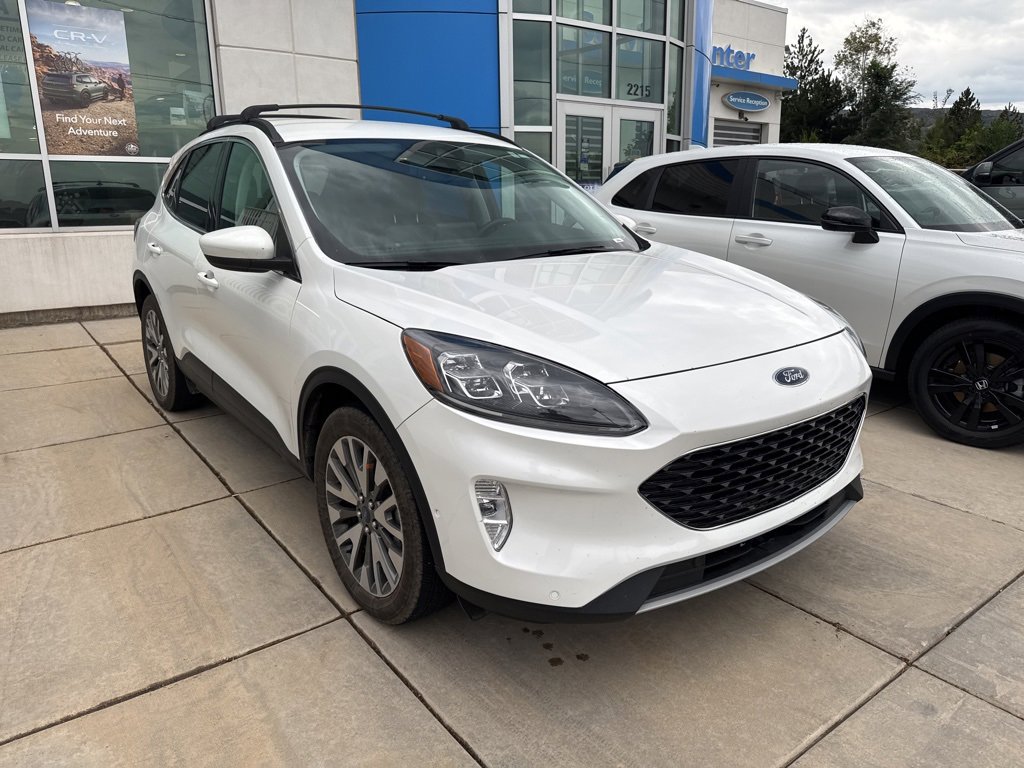 2021 Ford Escape Titanium Hybrid photo 3