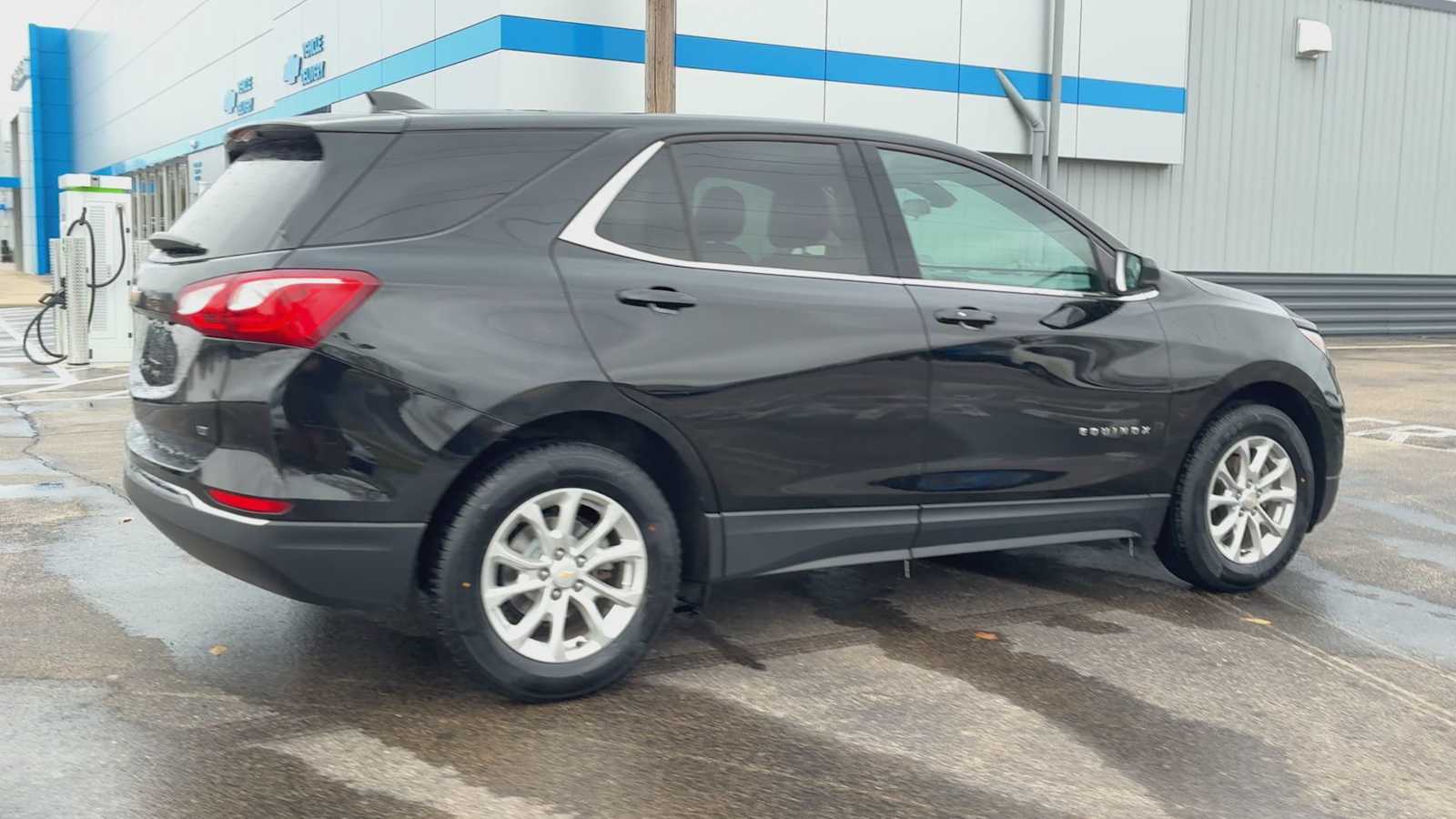 2020 Chevrolet Equinox LT photo 2