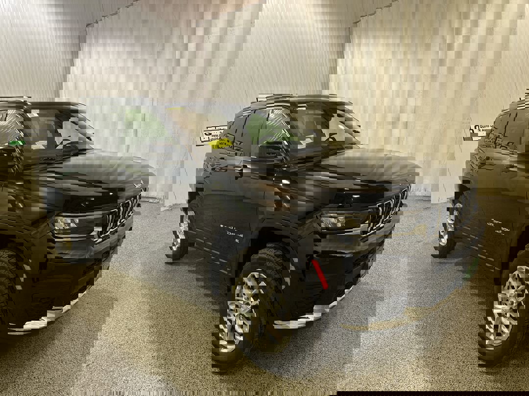 2025 Jeep Grand Cherokee L Laredo's photo