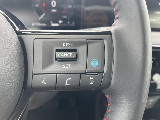 2025 Nissan Kicks SR photo 9