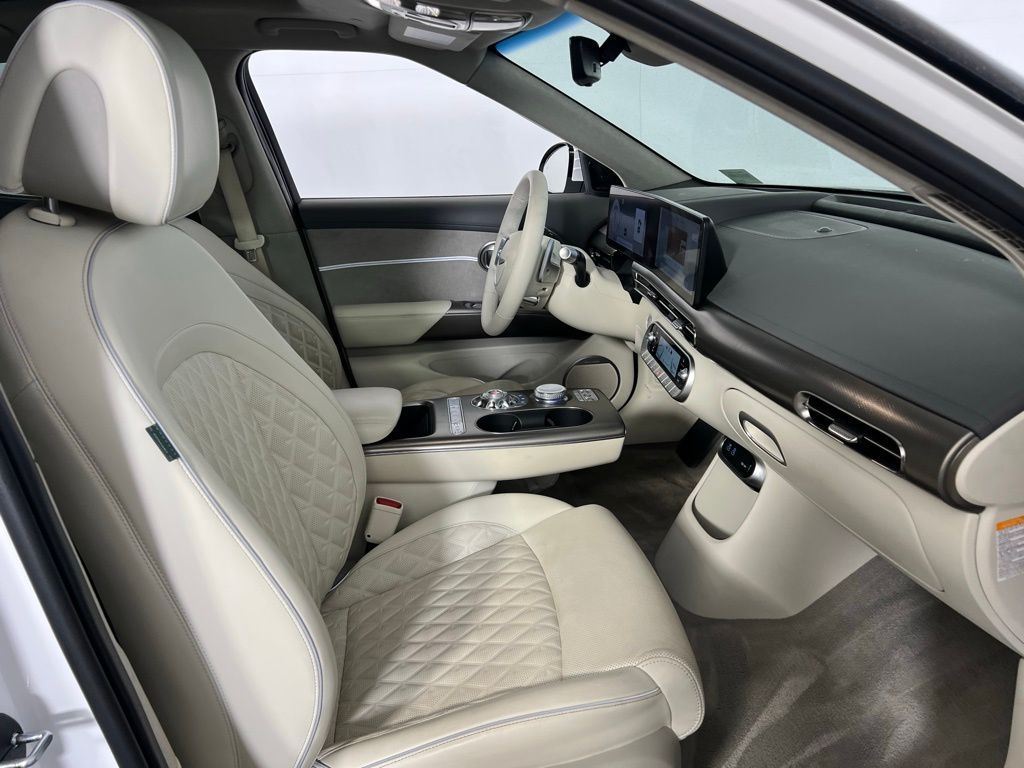 2023 Genesis GV60 Performance photo 32