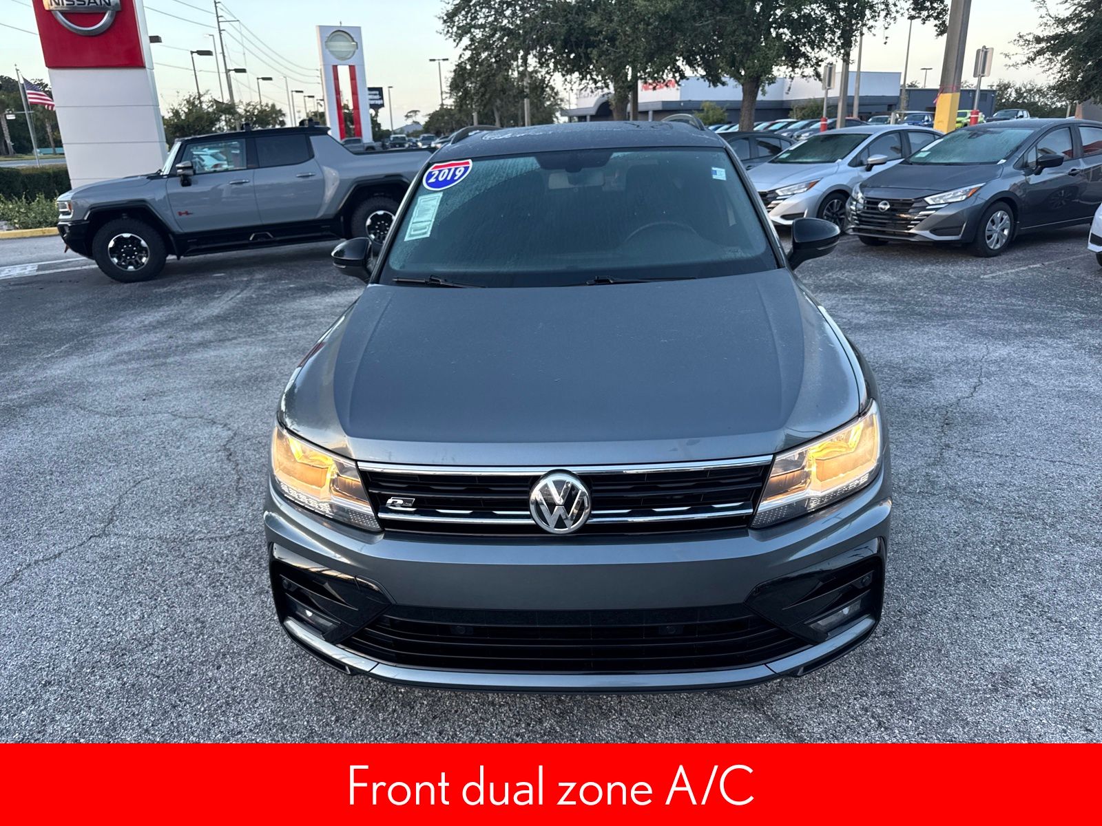 2019 Volkswagen Tiguan SEL R-Line photo 3