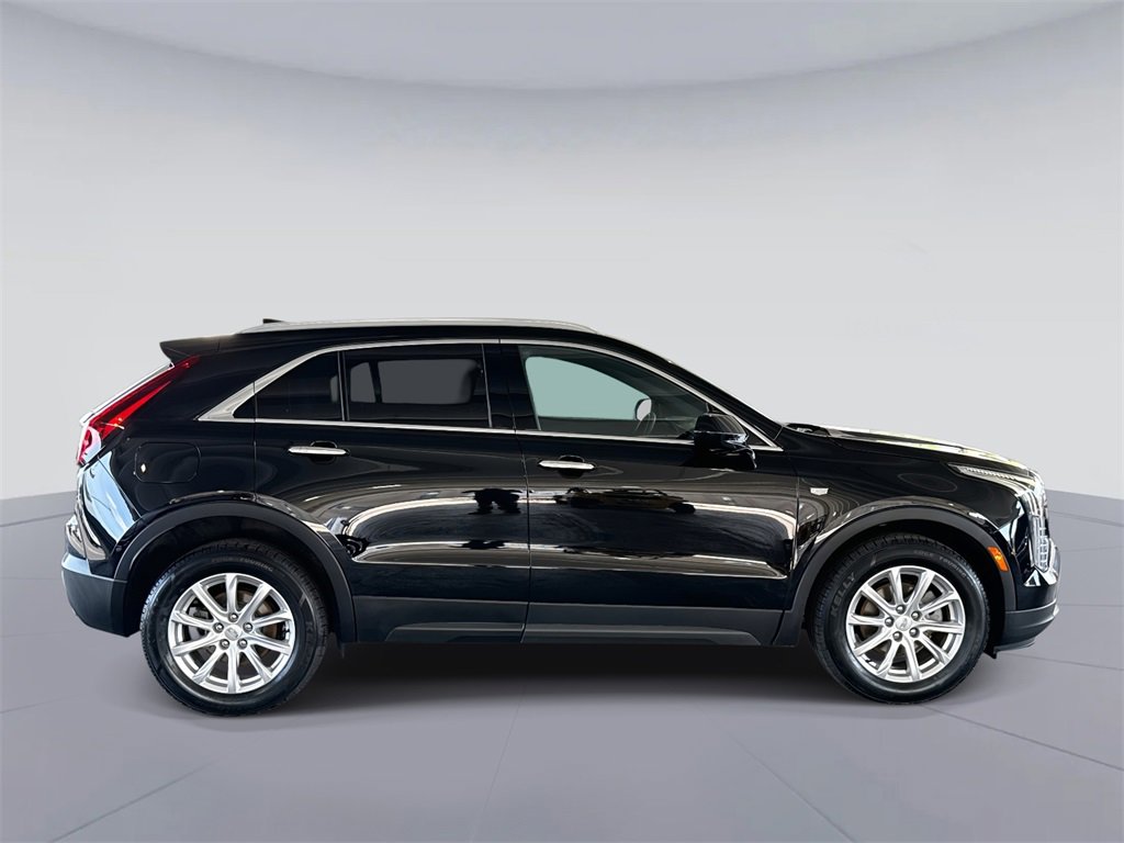 2022 Cadillac XT4 Luxury photo 2
