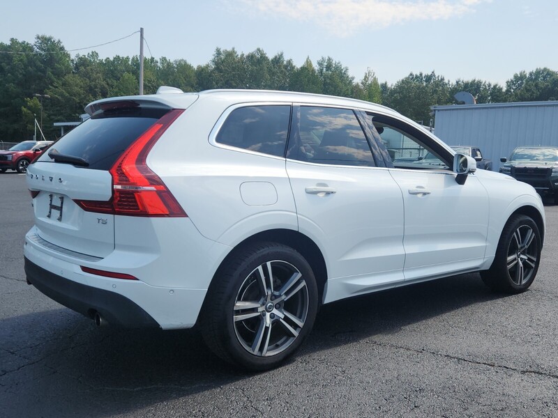 2019 Volvo XC60 T5 Momentum photo 3