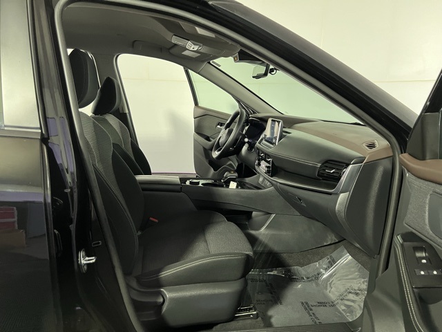 2022 Nissan Rogue SV photo 25