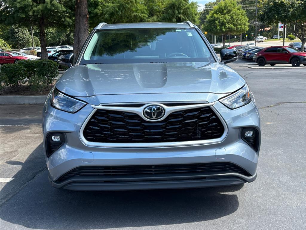 2024 Toyota Highlander XLE photo 2