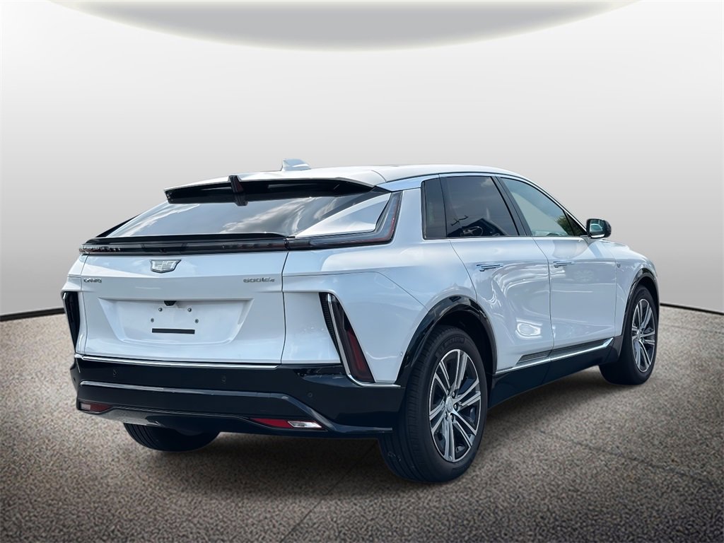 2025 Cadillac Lyriq Luxury photo 2