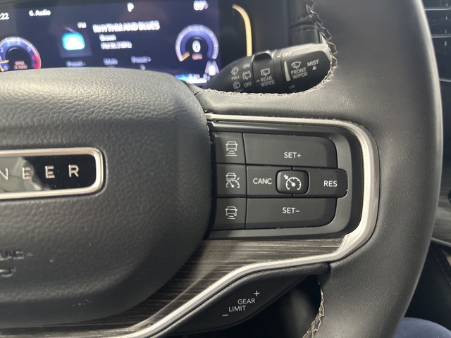 2023 Jeep Wagoneer L Series II photo 22