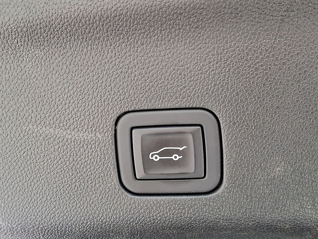 2023 Gmc Yukon SLT photo 32