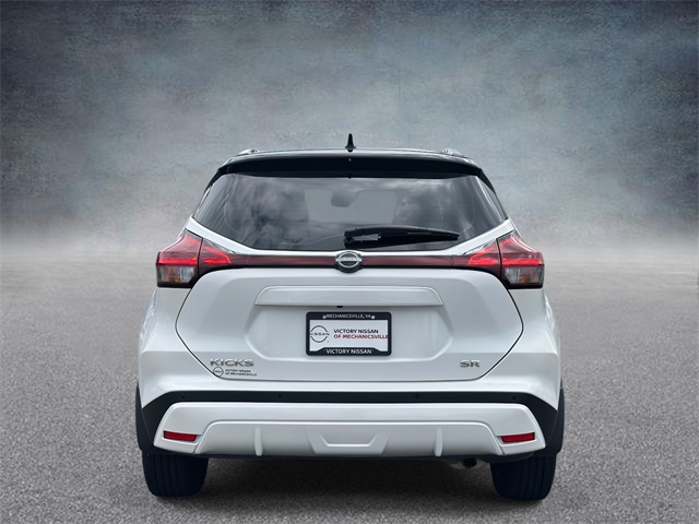 2023 Nissan Kicks SR photo 3