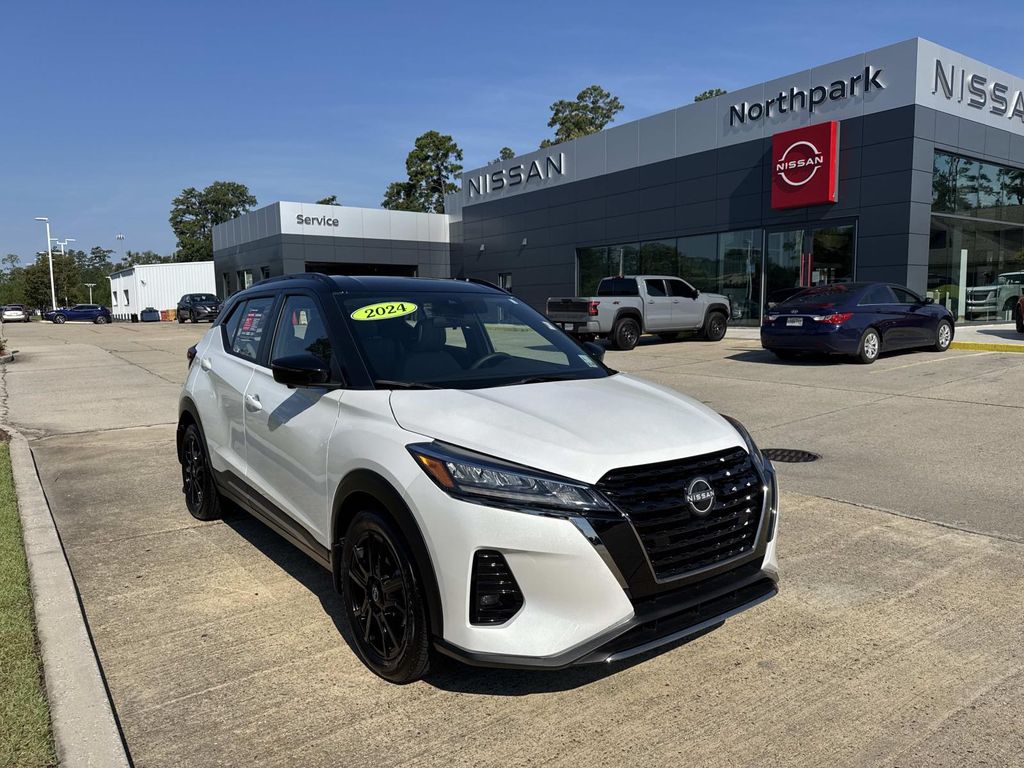 2024 Nissan Kicks SR photo 2