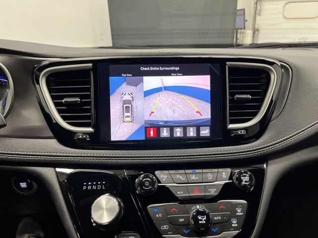 2025 Chrysler Pacifica photo 9