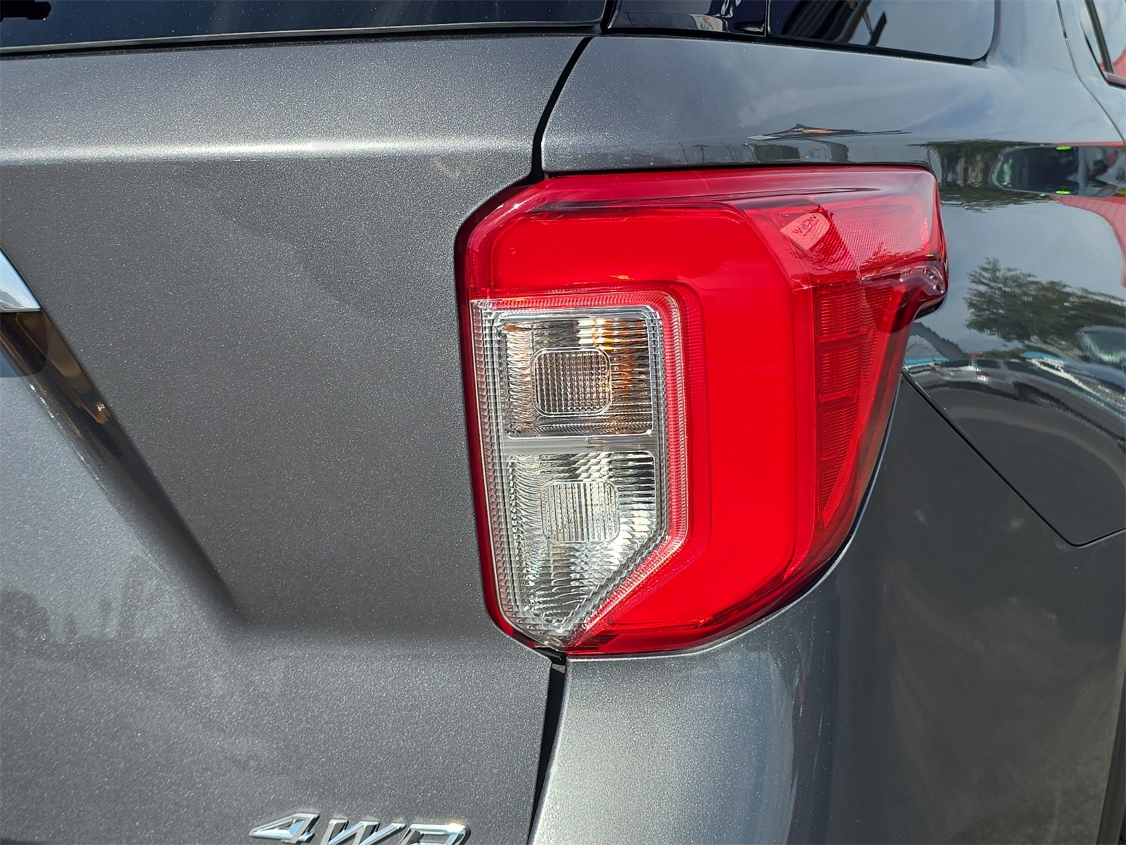 2022 Ford Explorer Platinum photo 3