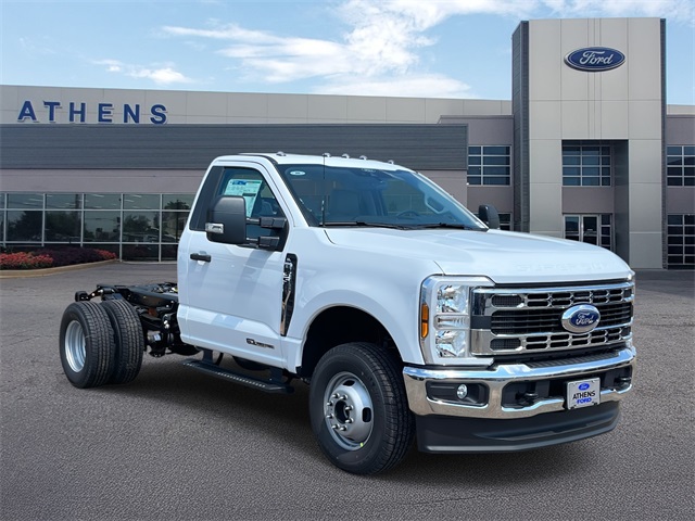 2026 Ford F-350 Super Duty Chassis Cab XL's photo