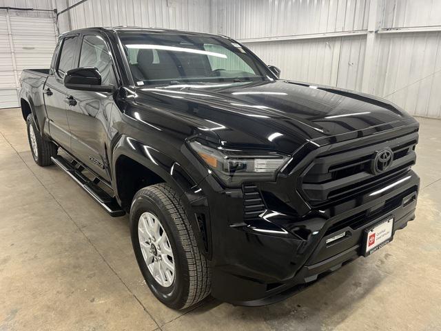 2025 Toyota Tacoma SR5's photo