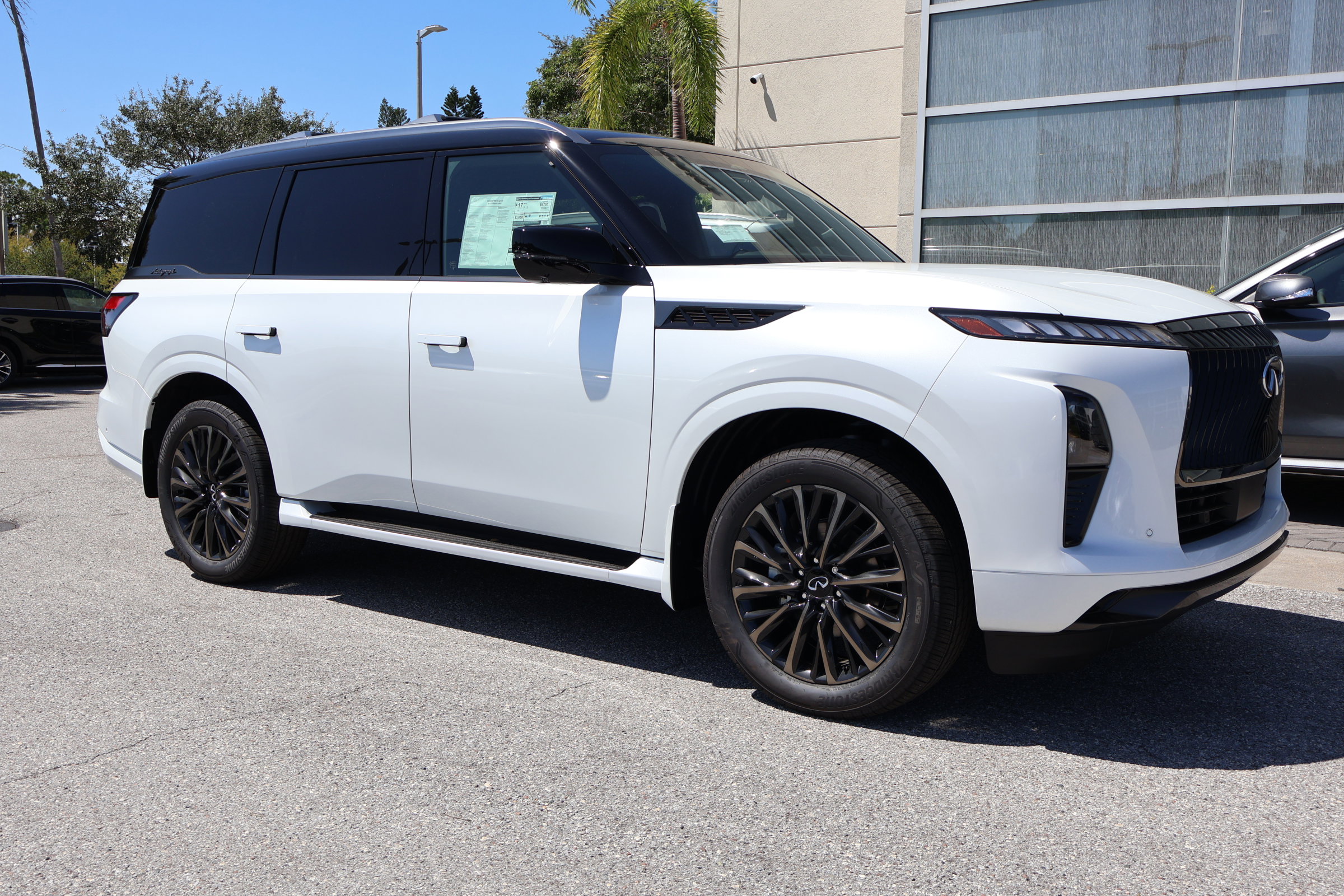 2026 Infiniti QX80 photo 9