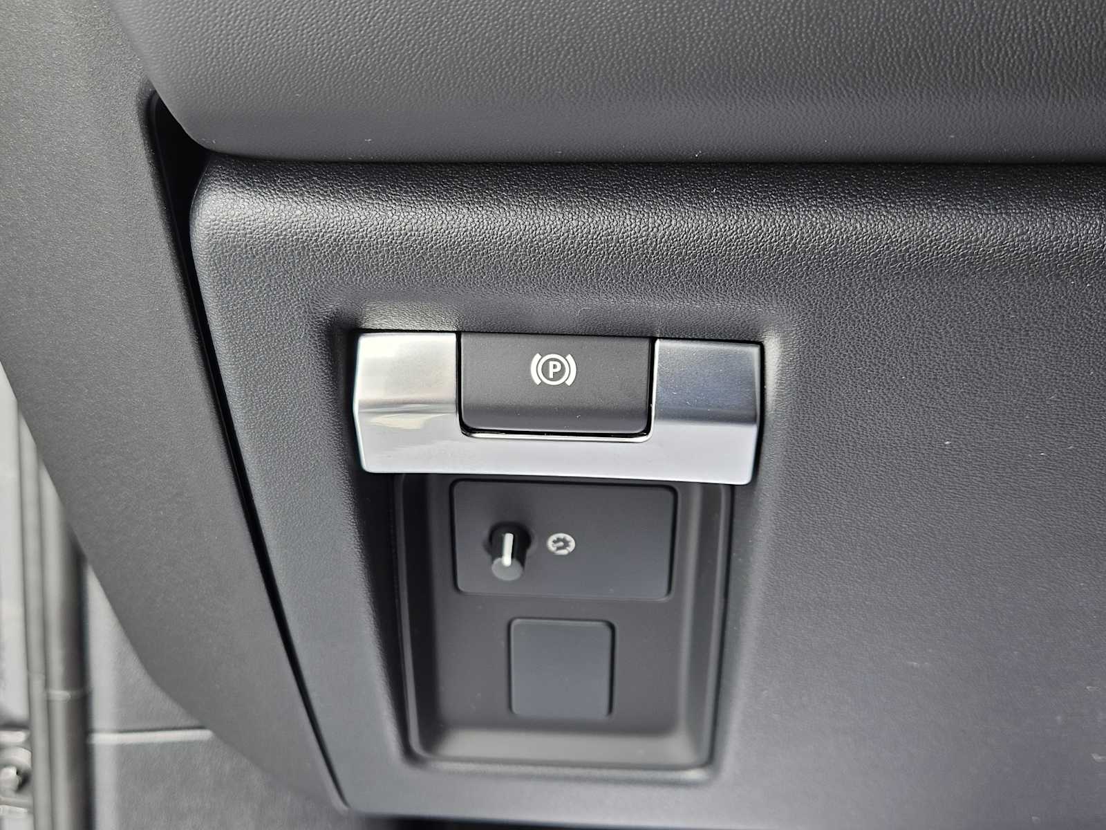 2025 Land Rover Defender 110 X photo 20
