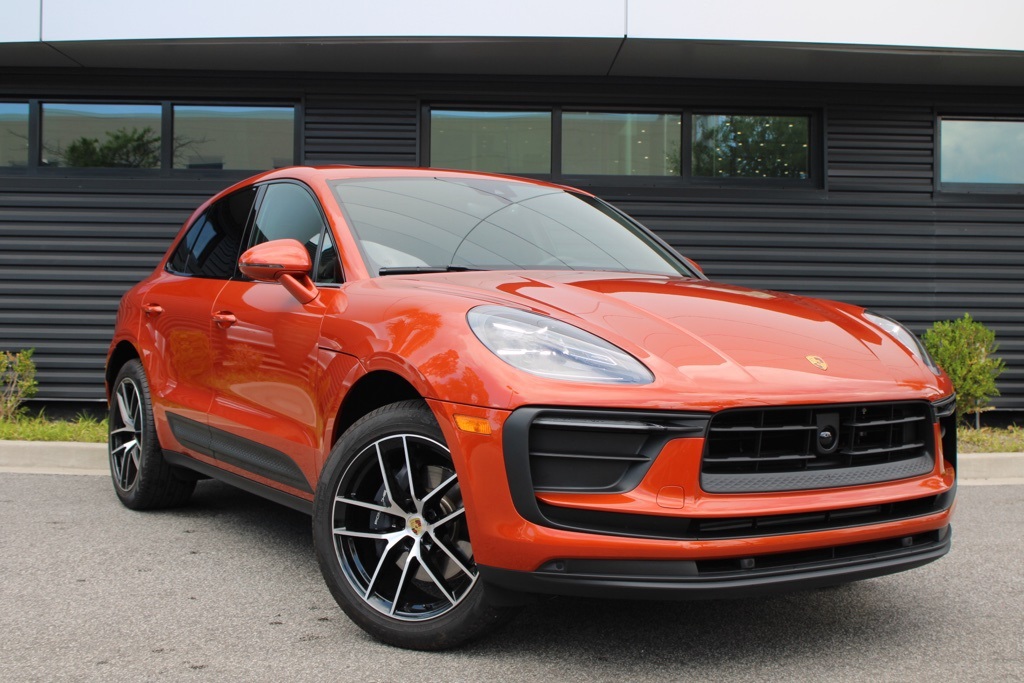 2024 Porsche Macan T photo 9