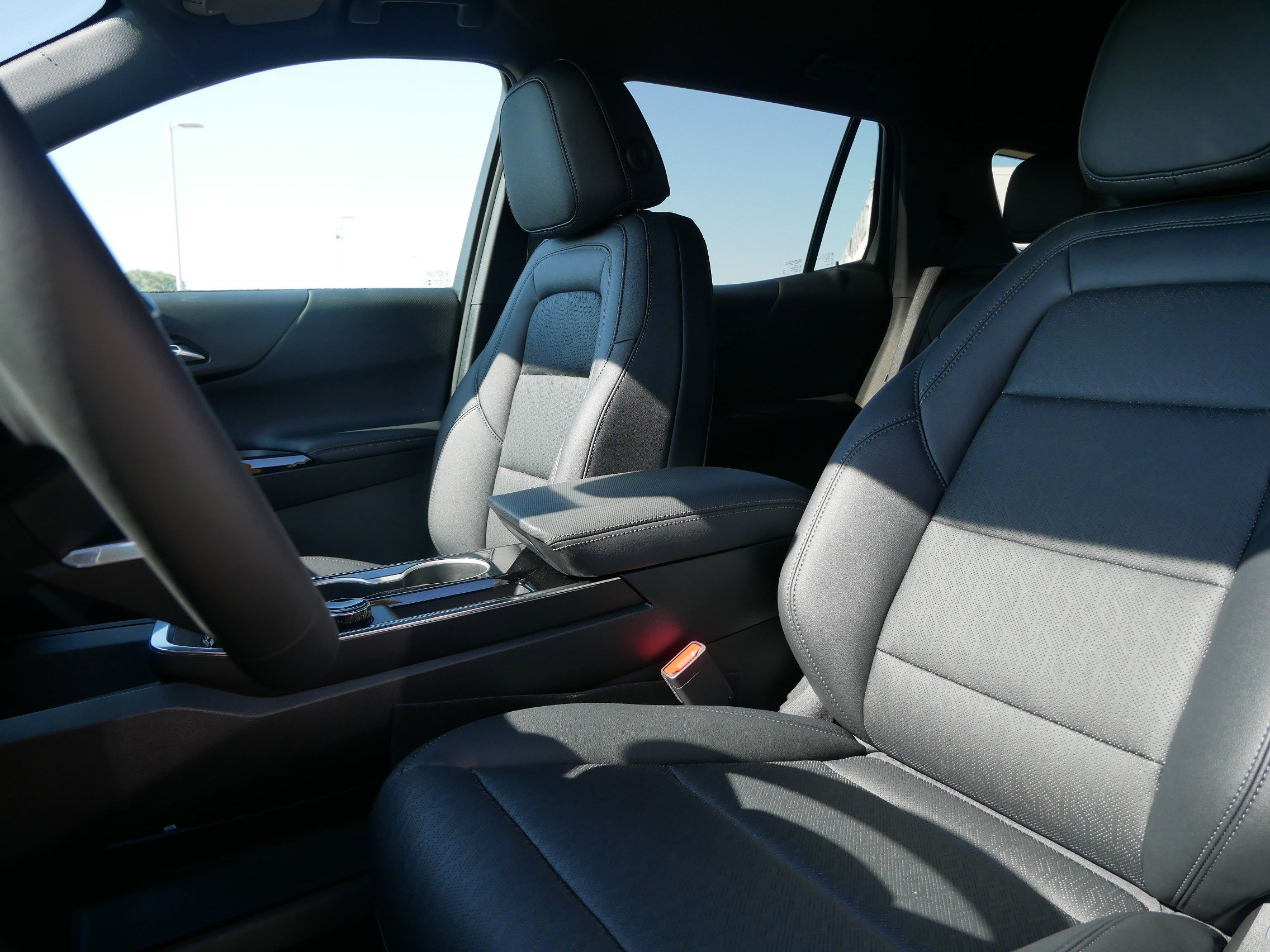 2026 Chevrolet Equinox LT photo 2