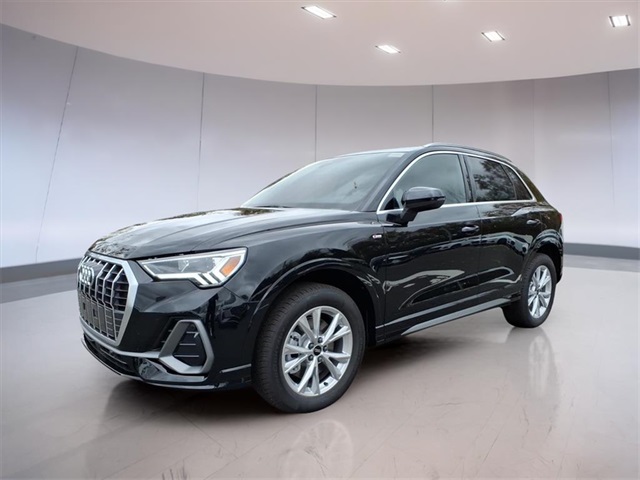 2025 Audi Q3 S line Premium photo 4