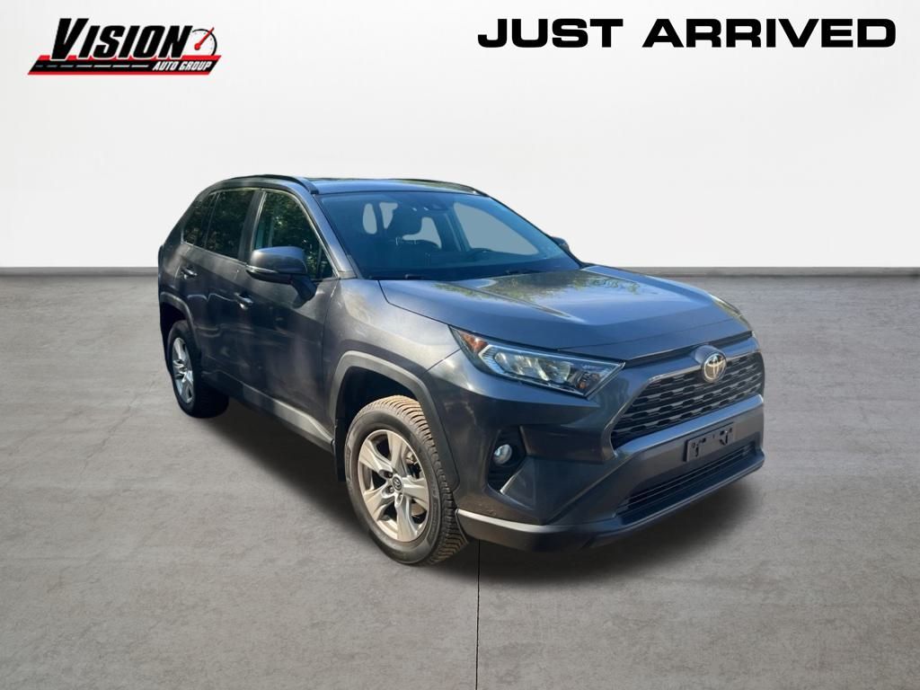 2019 Toyota RAV4 XLE photo 7