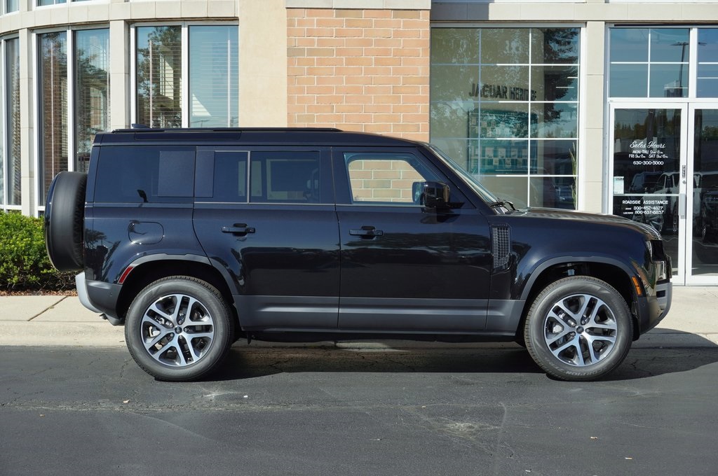 2025 Land Rover Defender 110 S photo 6