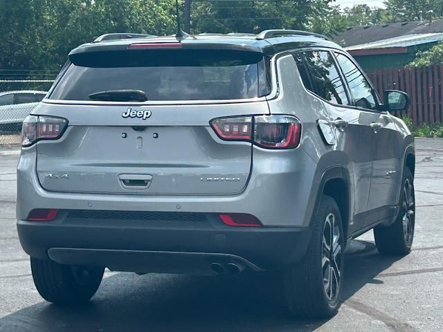 2022 Jeep Compass Limited photo 9
