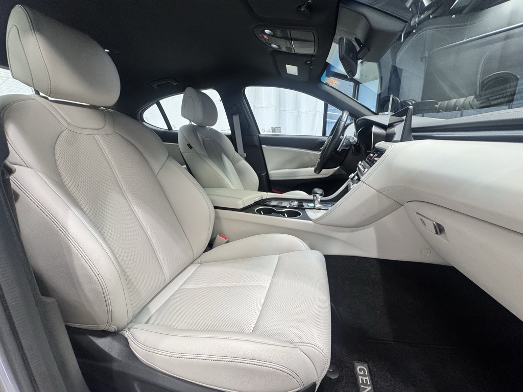 2025 Genesis G70 2.5T photo 28