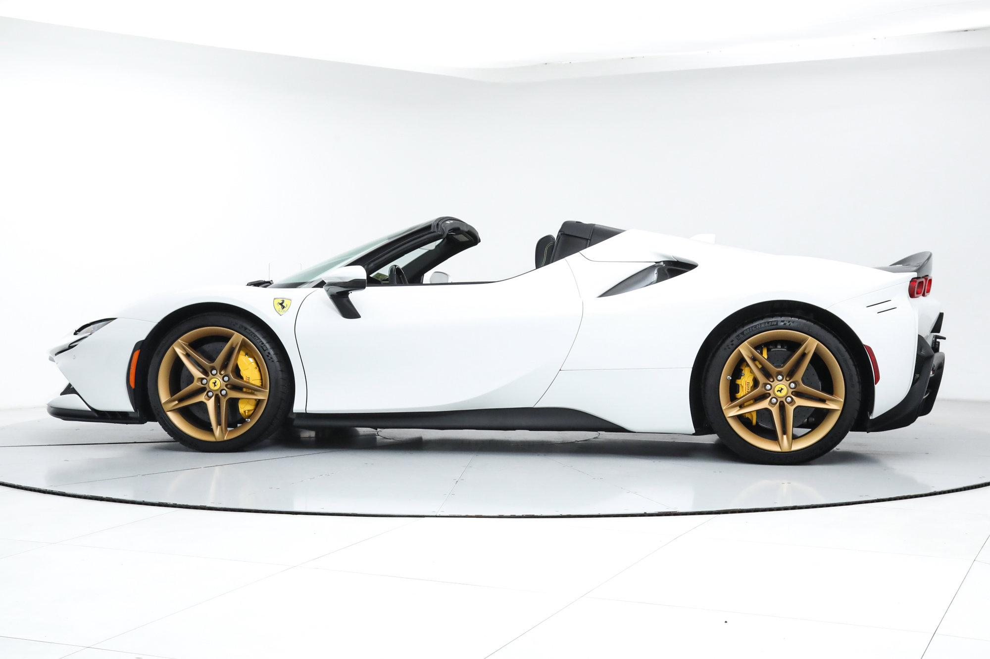 2024 Ferrari SF90 Spider photo 4