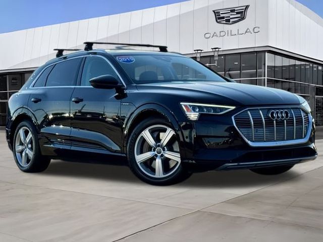 2019 Audi e-tron Premium Plus photo 2