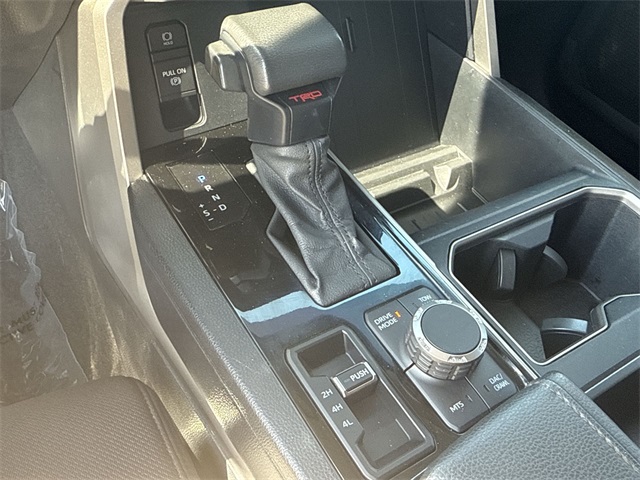 2022 Toyota Tundra SR5 CrewMax photo 18