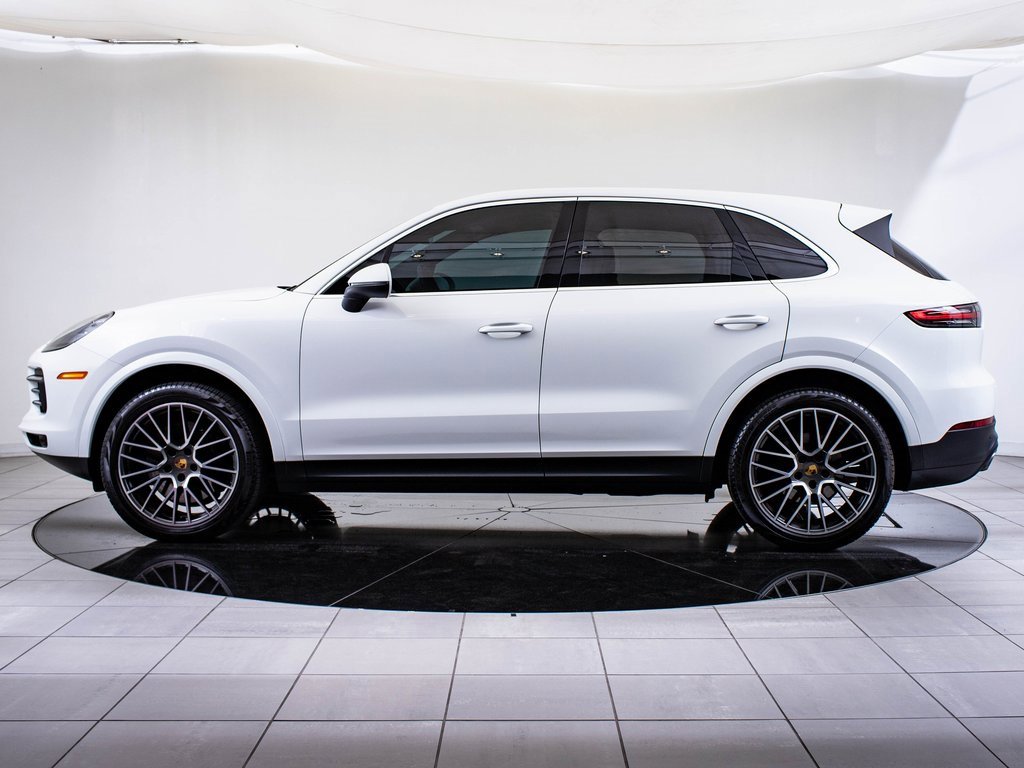 2021 Porsche Cayenne photo 2
