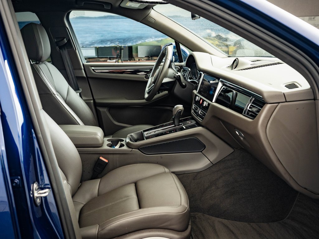 2024 Porsche Macan T photo 20
