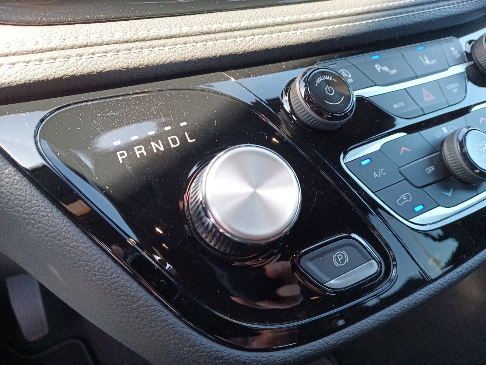2026 Chrysler Pacifica photo 14
