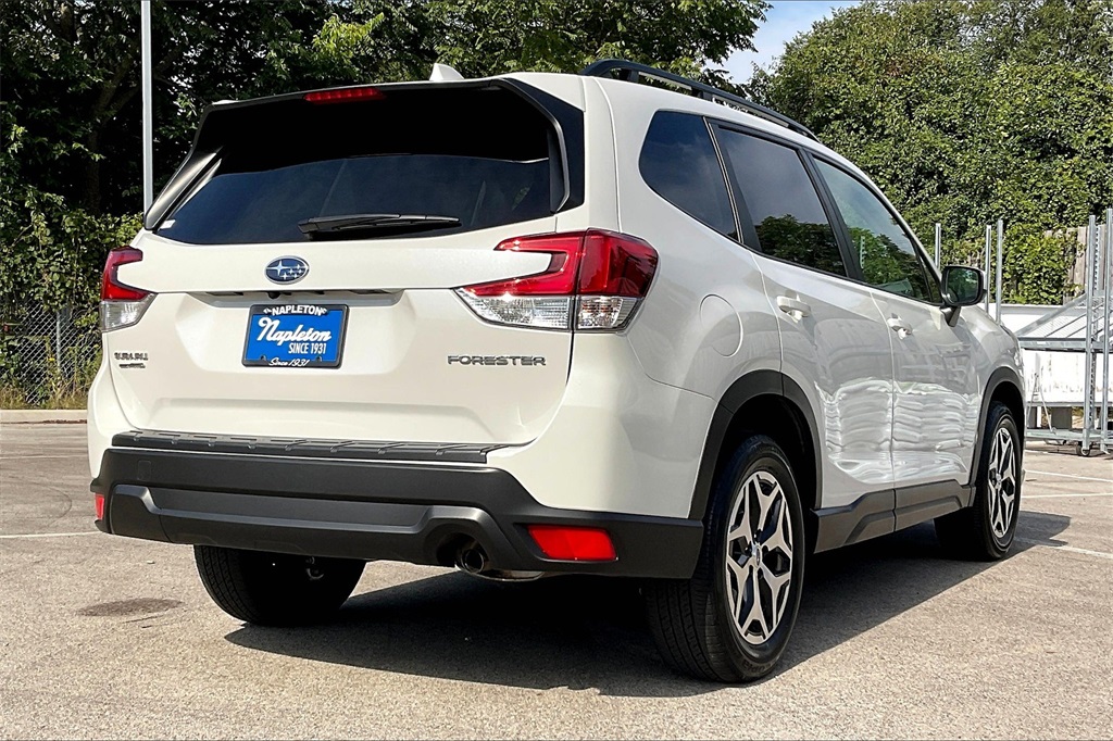 2022 Subaru Forester Premium photo 12