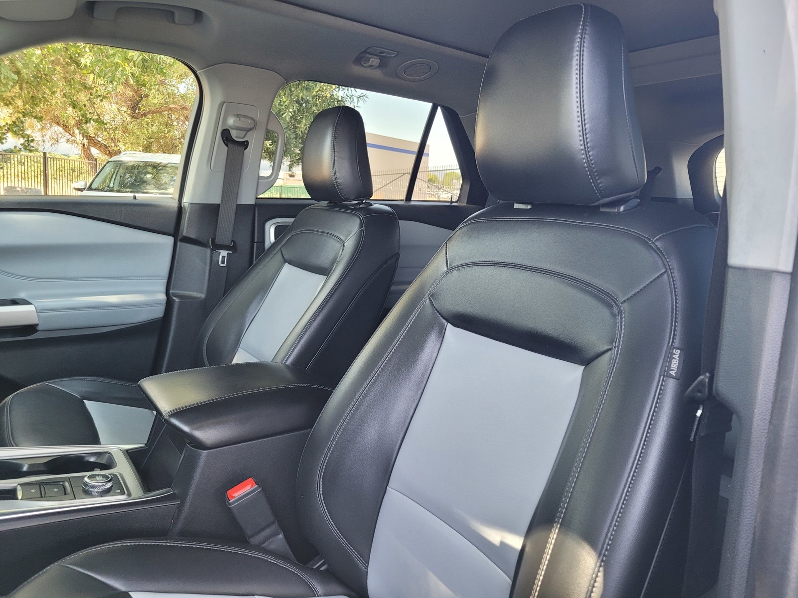 2023 Ford Explorer XLT photo 4