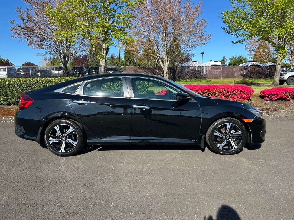 2017 Honda Civic Touring photo 5