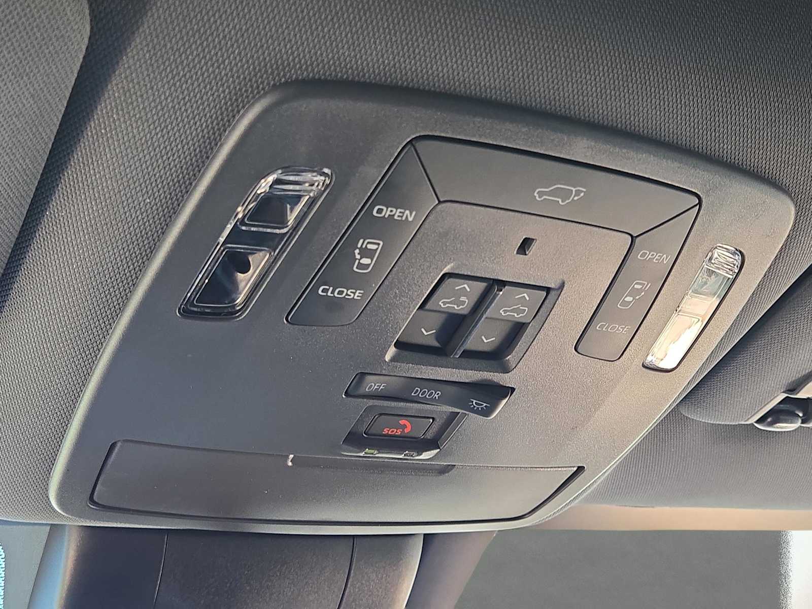 2024 Toyota Sienna Platinum photo 30
