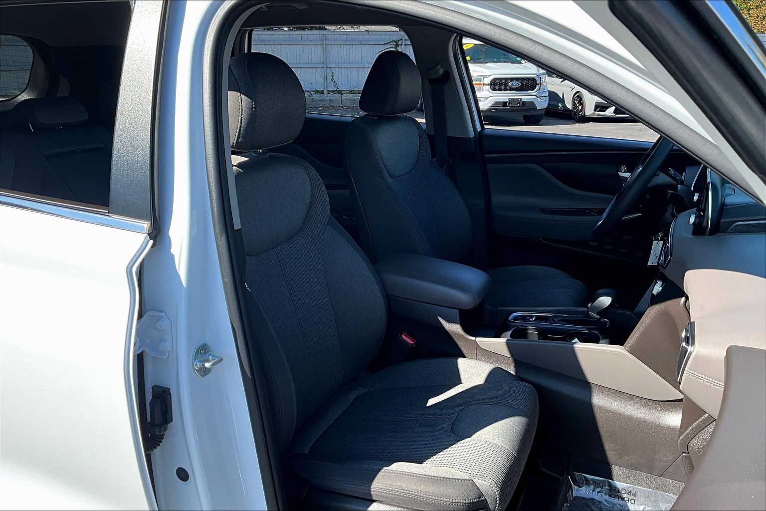 2020 Hyundai Santa Fe SE photo 8