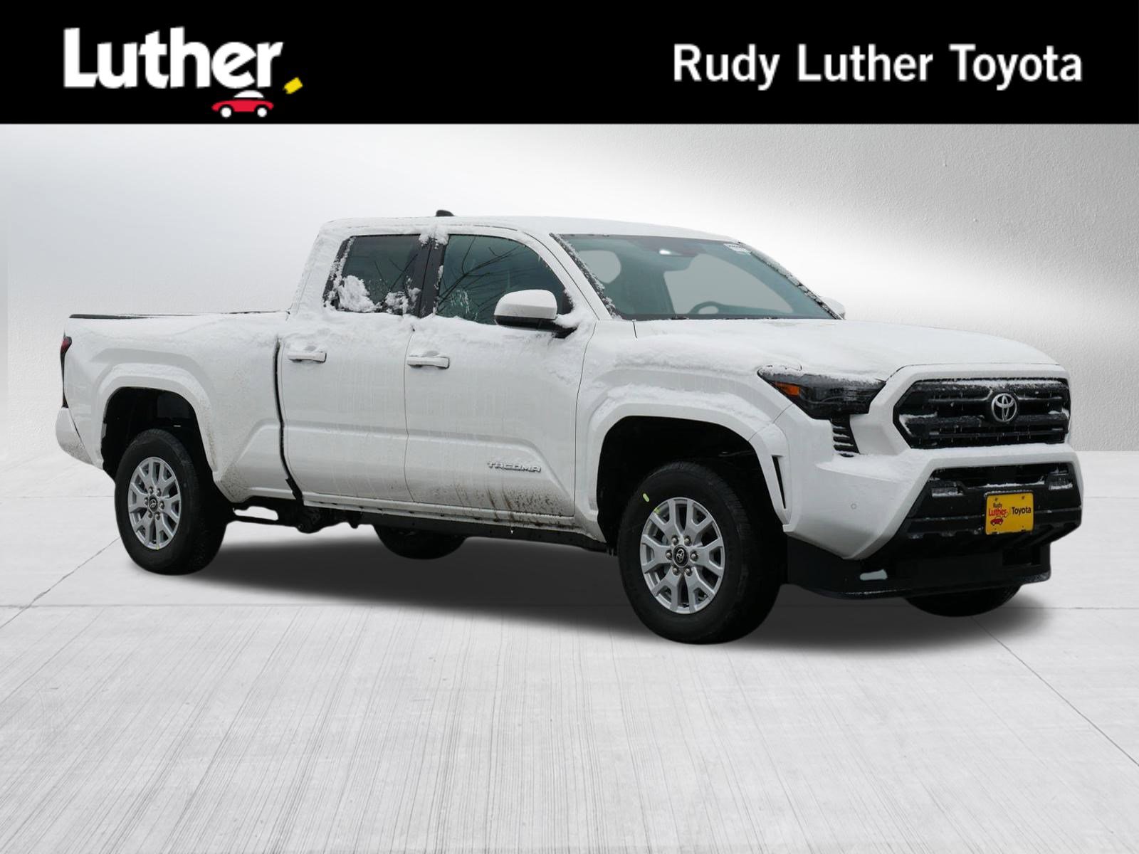 2025 Toyota Tacoma SR5's photo