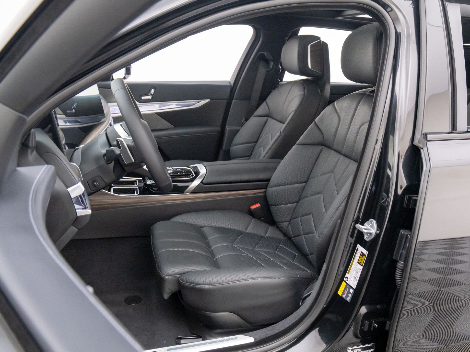 New 2025 Black Sapphire Metallic BMW xDrive60 image 14