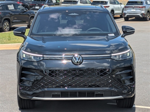 2025 Volkswagen Tiguan SEL R-Line Black photo 5
