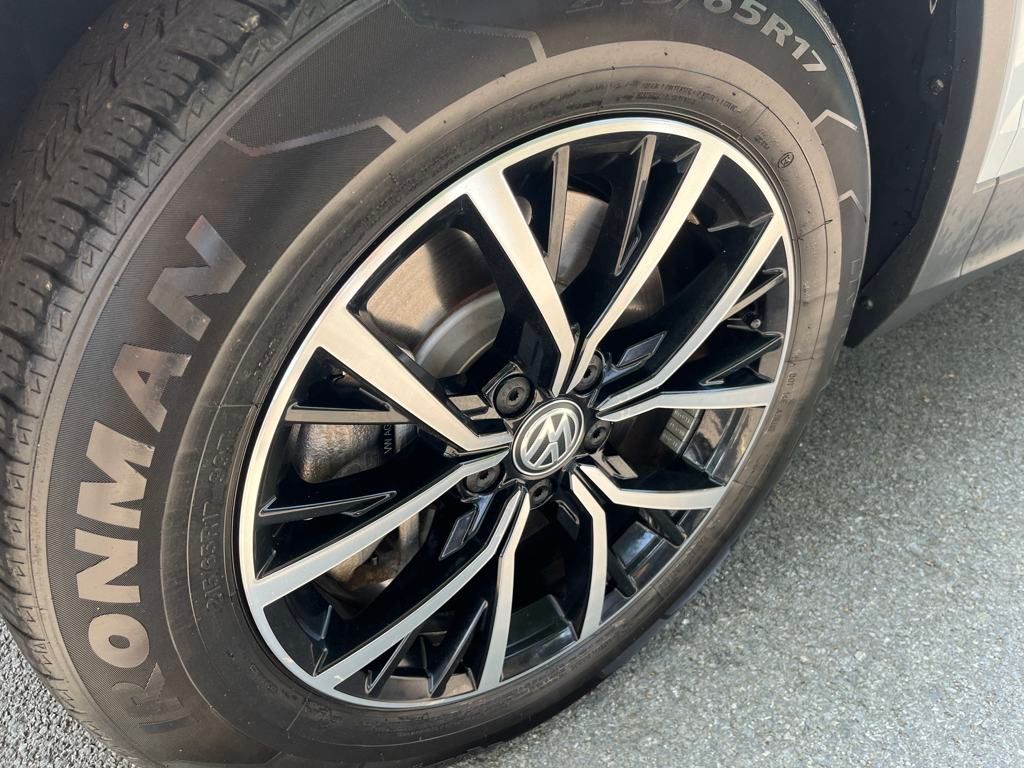 2021 Volkswagen Tiguan SE photo 2