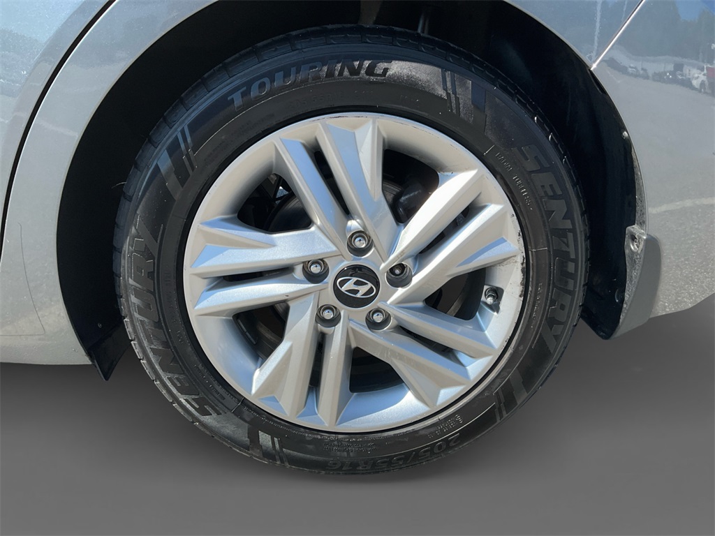 2019 Hyundai Elantra SEL photo 8